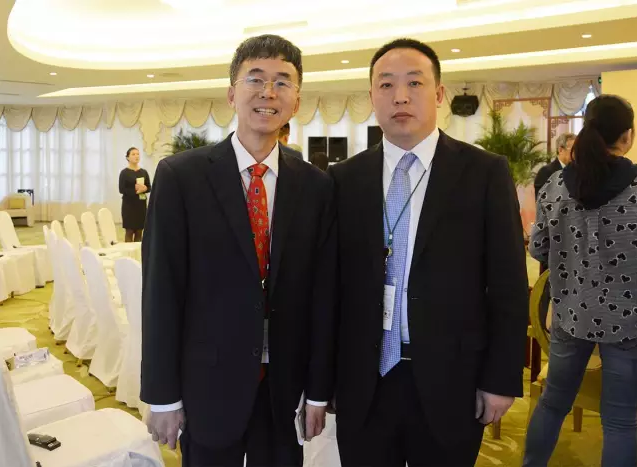 赵章栓会长在博鳌亚洲论坛和驻印特命全权大使等参会嘉宾进行交流