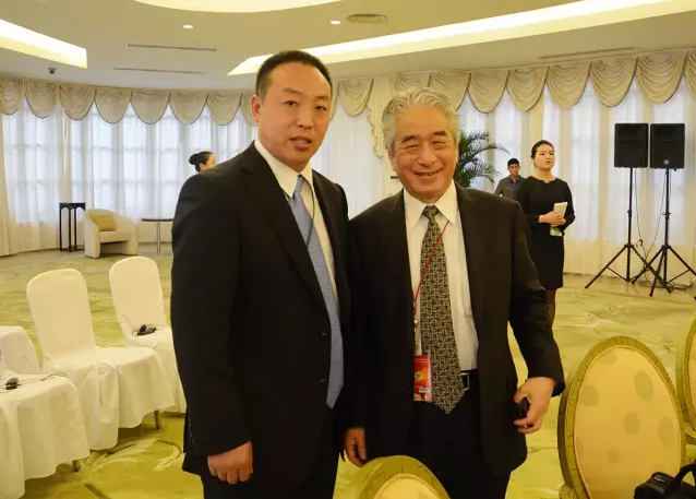 赵章栓会长在博鳌亚洲论坛和驻印特命全权大使等参会嘉宾进行交流